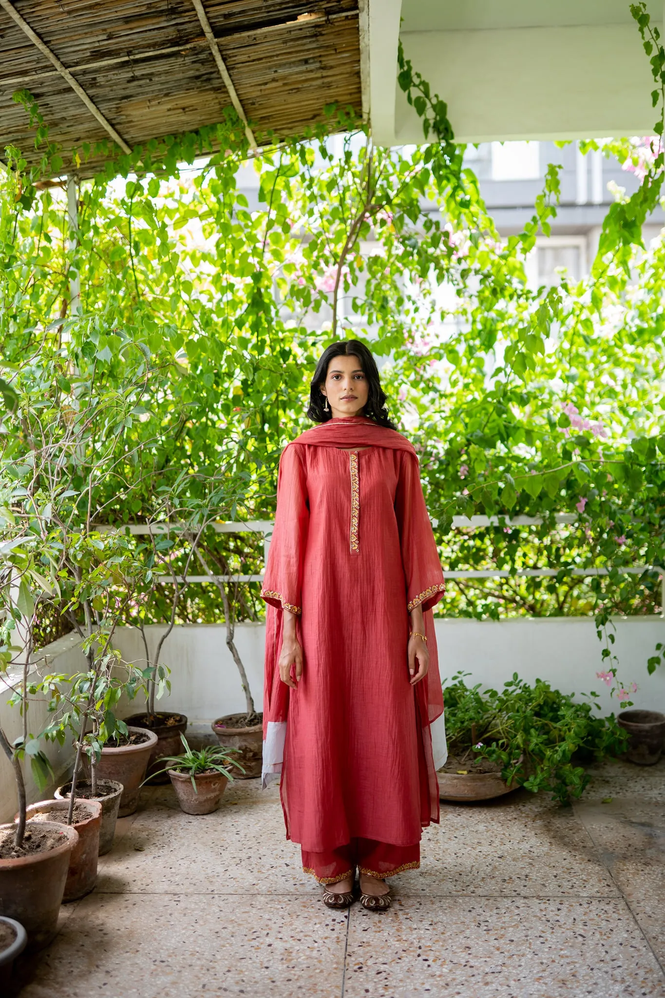 FEATURING HANDWOVEN CHANDERI KURTA SET WITH RESHAM ZARI