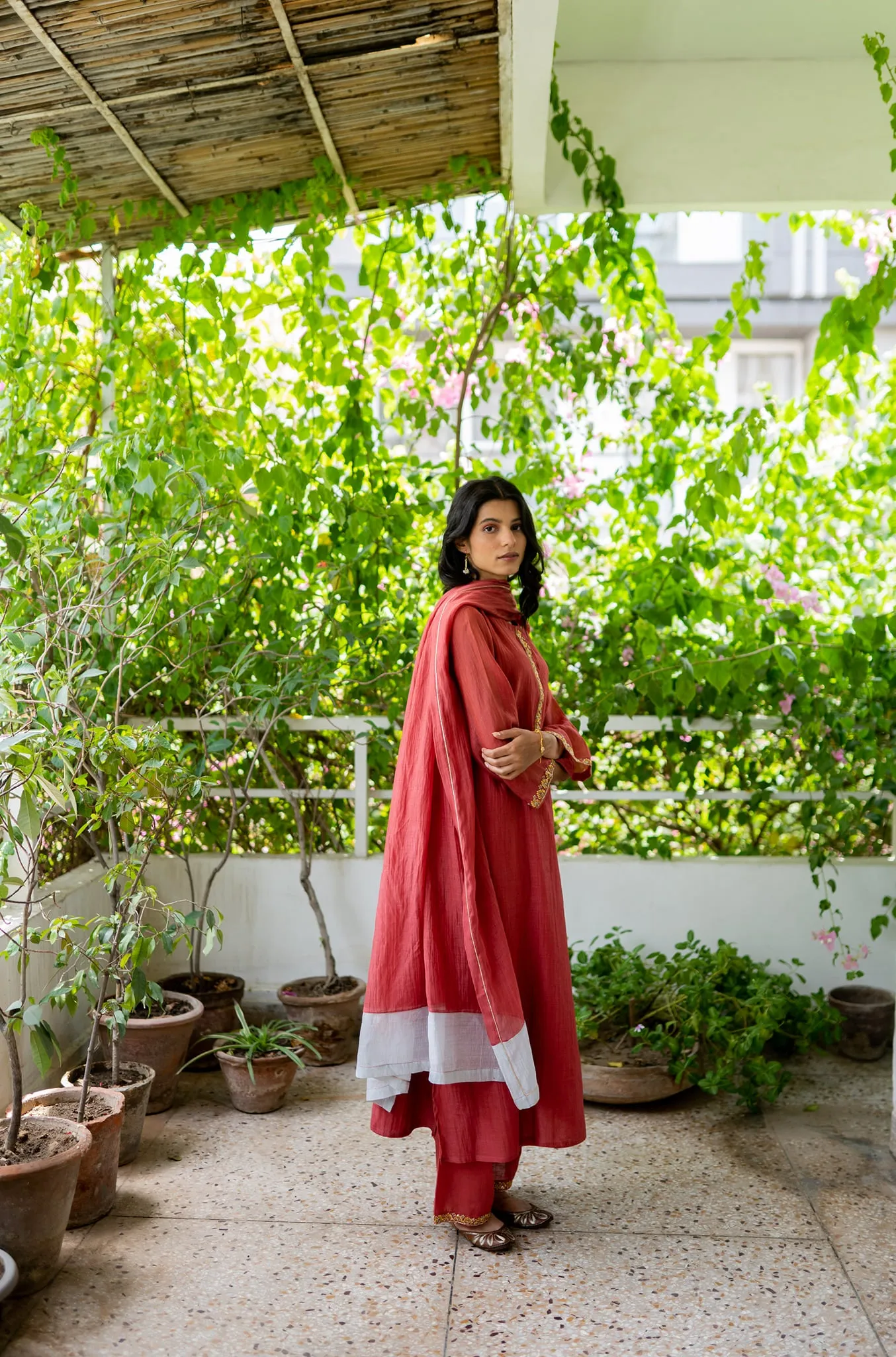 FEATURING HANDWOVEN CHANDERI KURTA SET WITH RESHAM ZARI