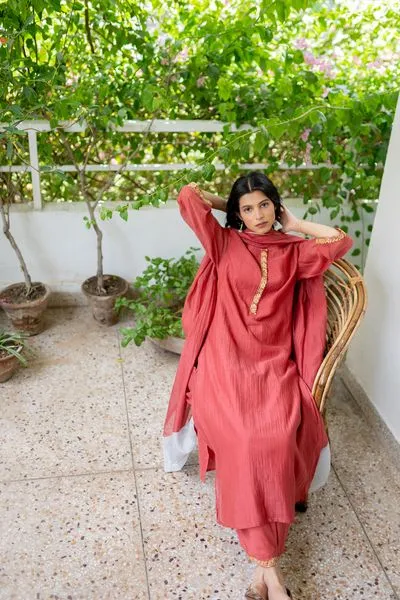 FEATURING HANDWOVEN CHANDERI KURTA SET WITH RESHAM ZARI
