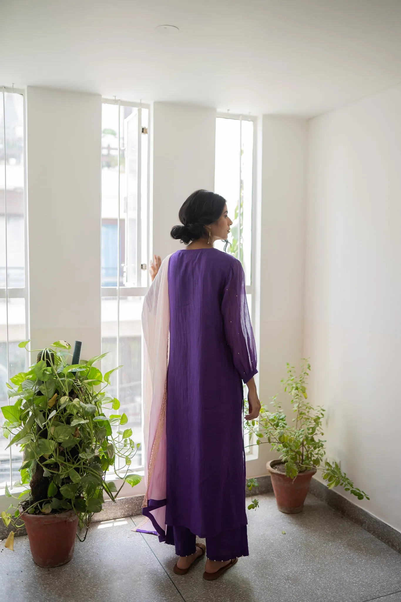 FEATURING HANDWOVEN CHANDERI KURTA WITH RESHAM & DABKA
