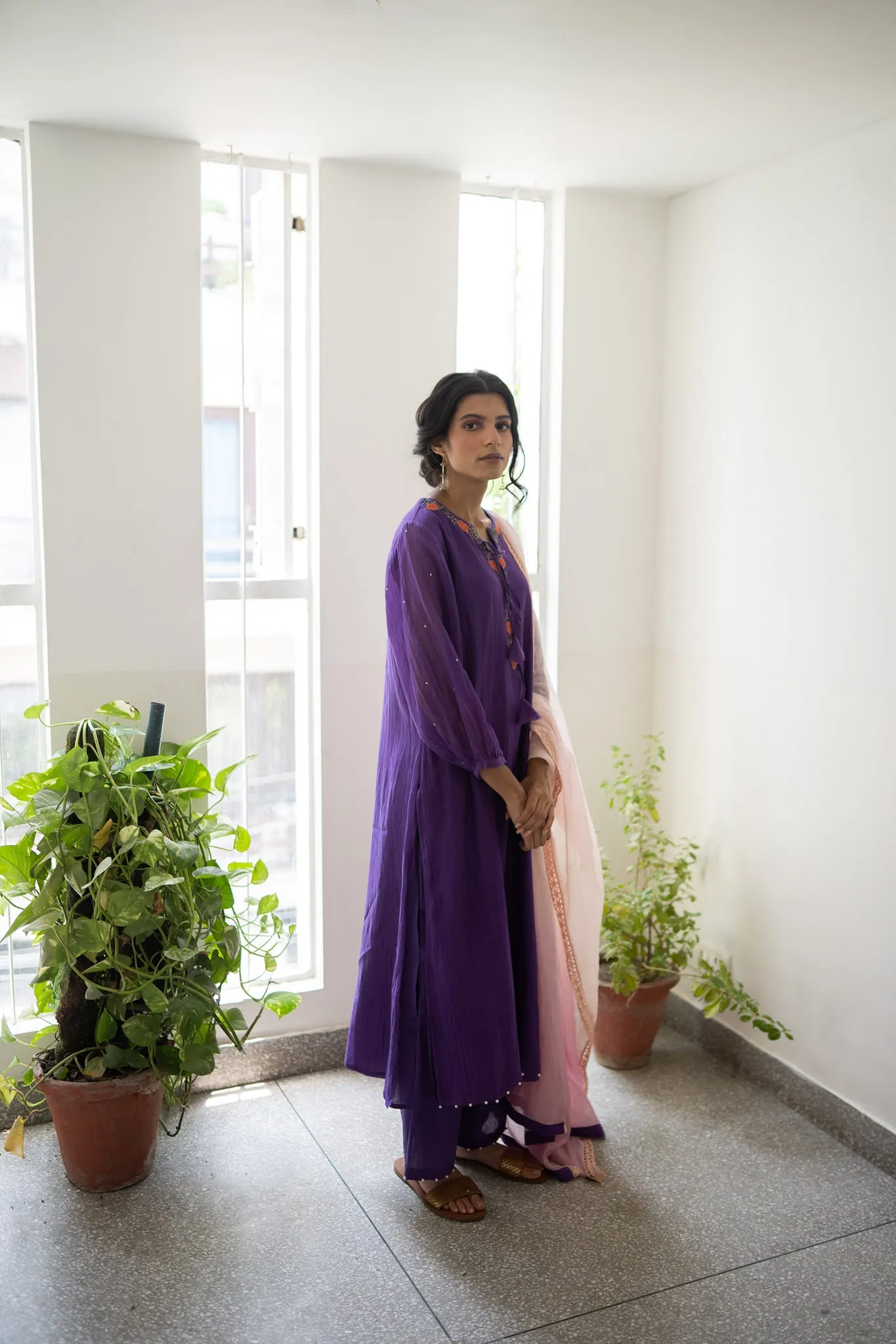 FEATURING HANDWOVEN CHANDERI KURTA WITH RESHAM & DABKA