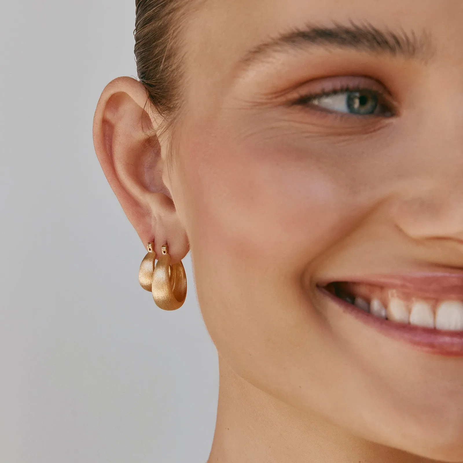 FLARED MAXI HOOPS